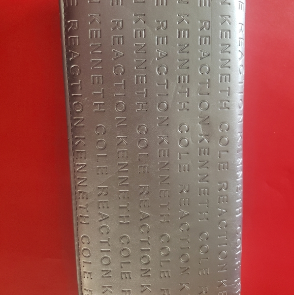 Kenneth Cole Reaction silver wallet - Picture 5 of 8